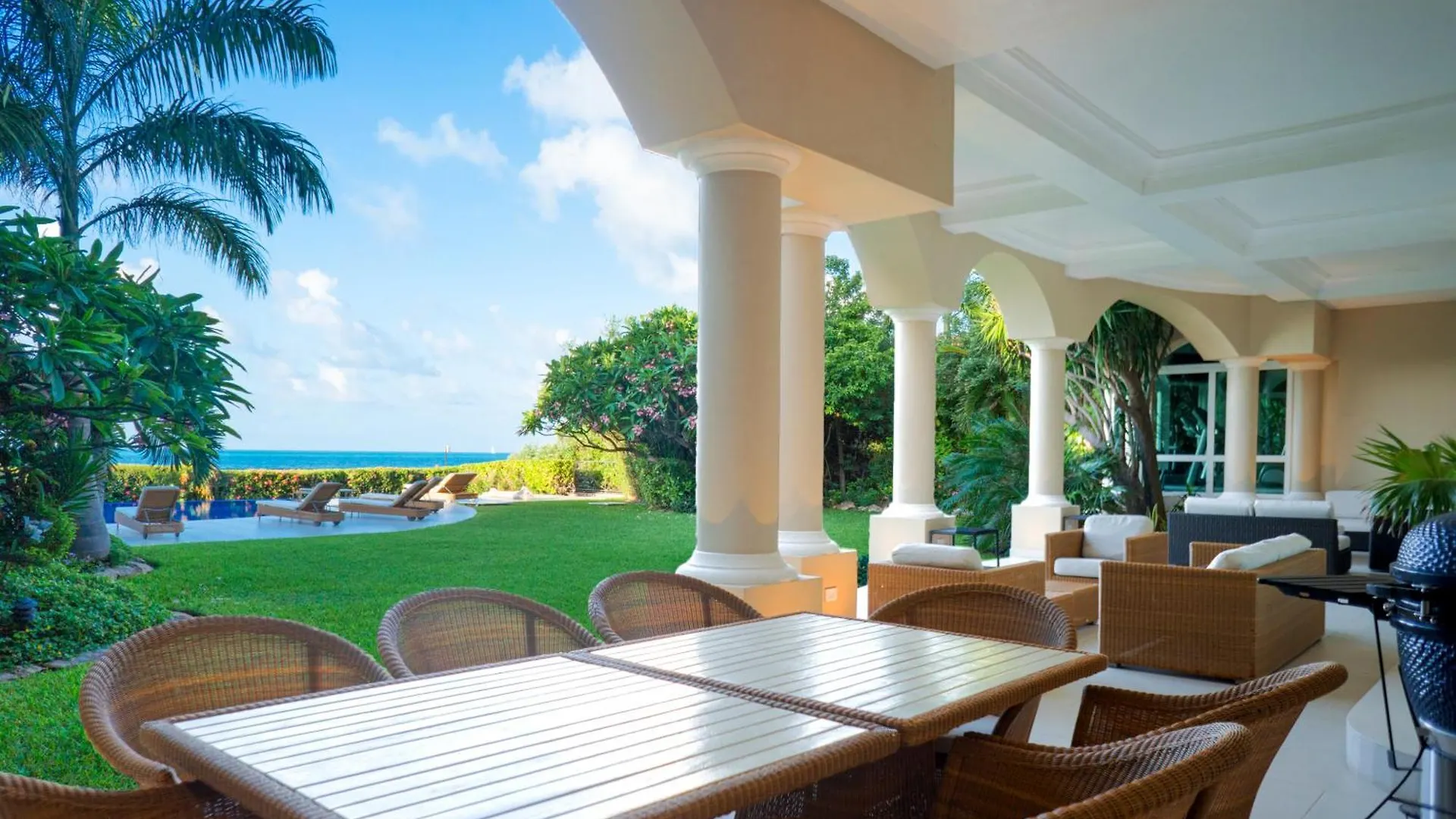 Exclusive Beachfront Luxury Villa, Private Gym, Personalized 5 Star-Service, Beach Direct Access Κανκούν Βίλα