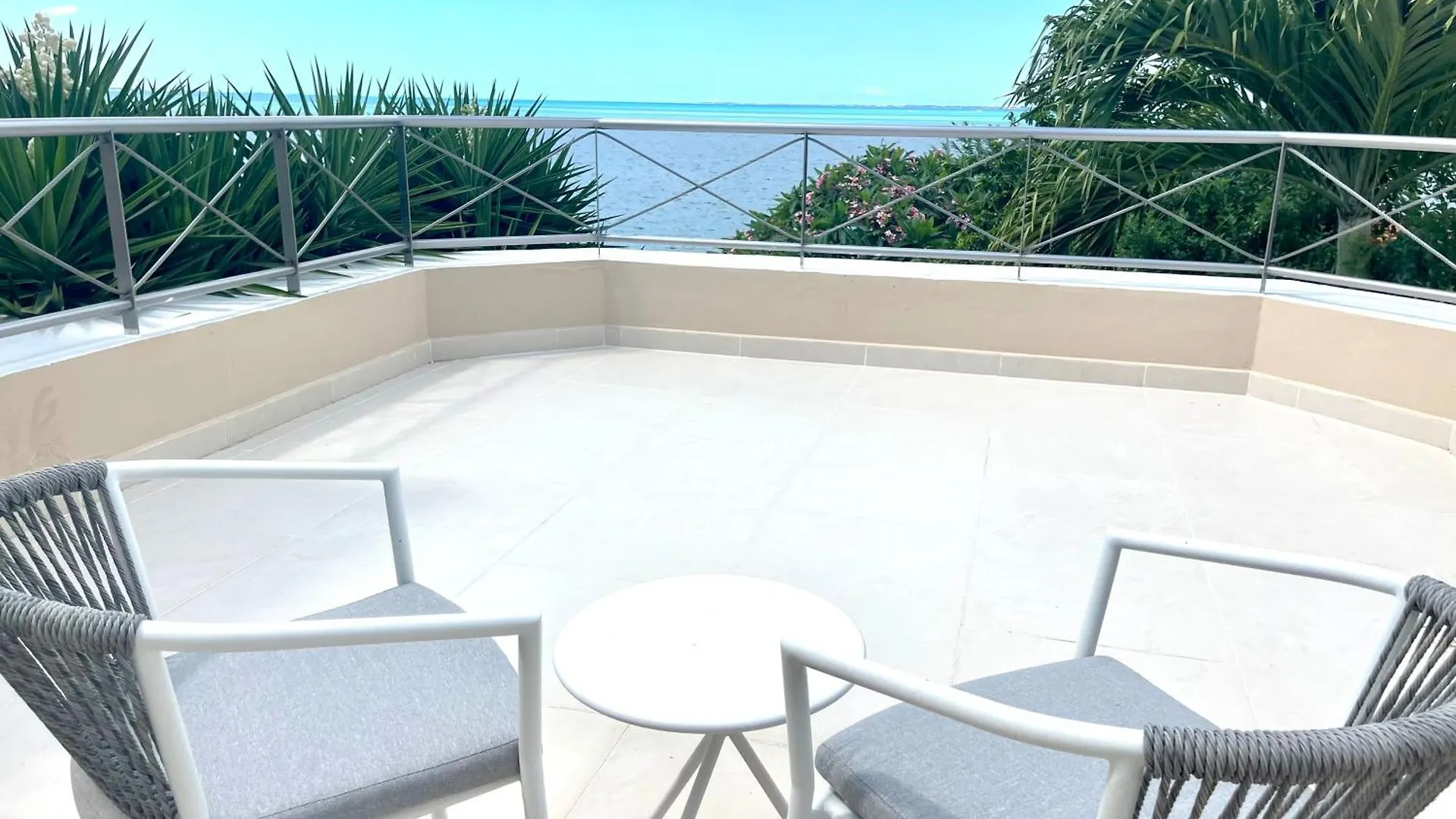 Exclusive Beachfront Luxury Villa, Private Gym, Personalized 5 Star-Service, Beach Direct Access カンクン 0*,  メキシコ