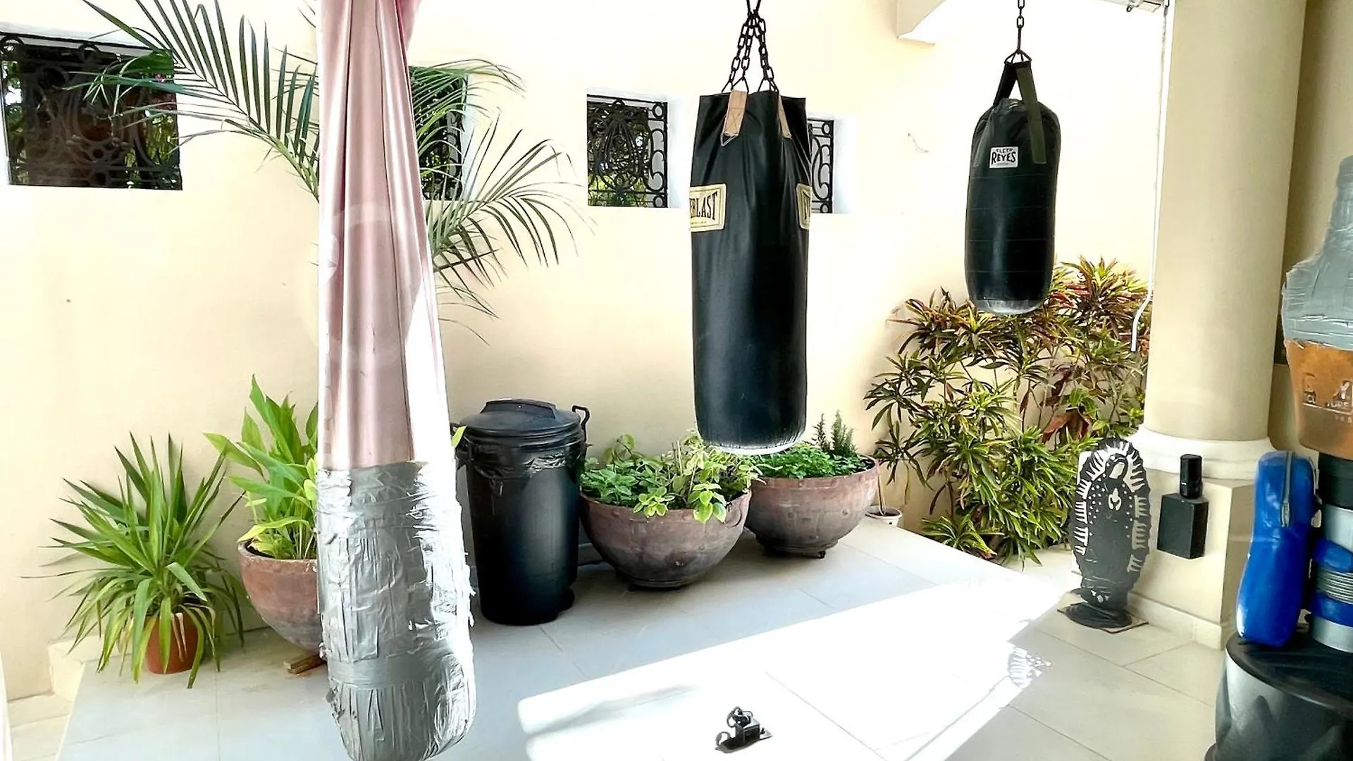 Exclusive Beachfront Luxury Villa, Private Gym, Personalized 5 Star-Service, Beach Direct Access Κανκούν Βίλα