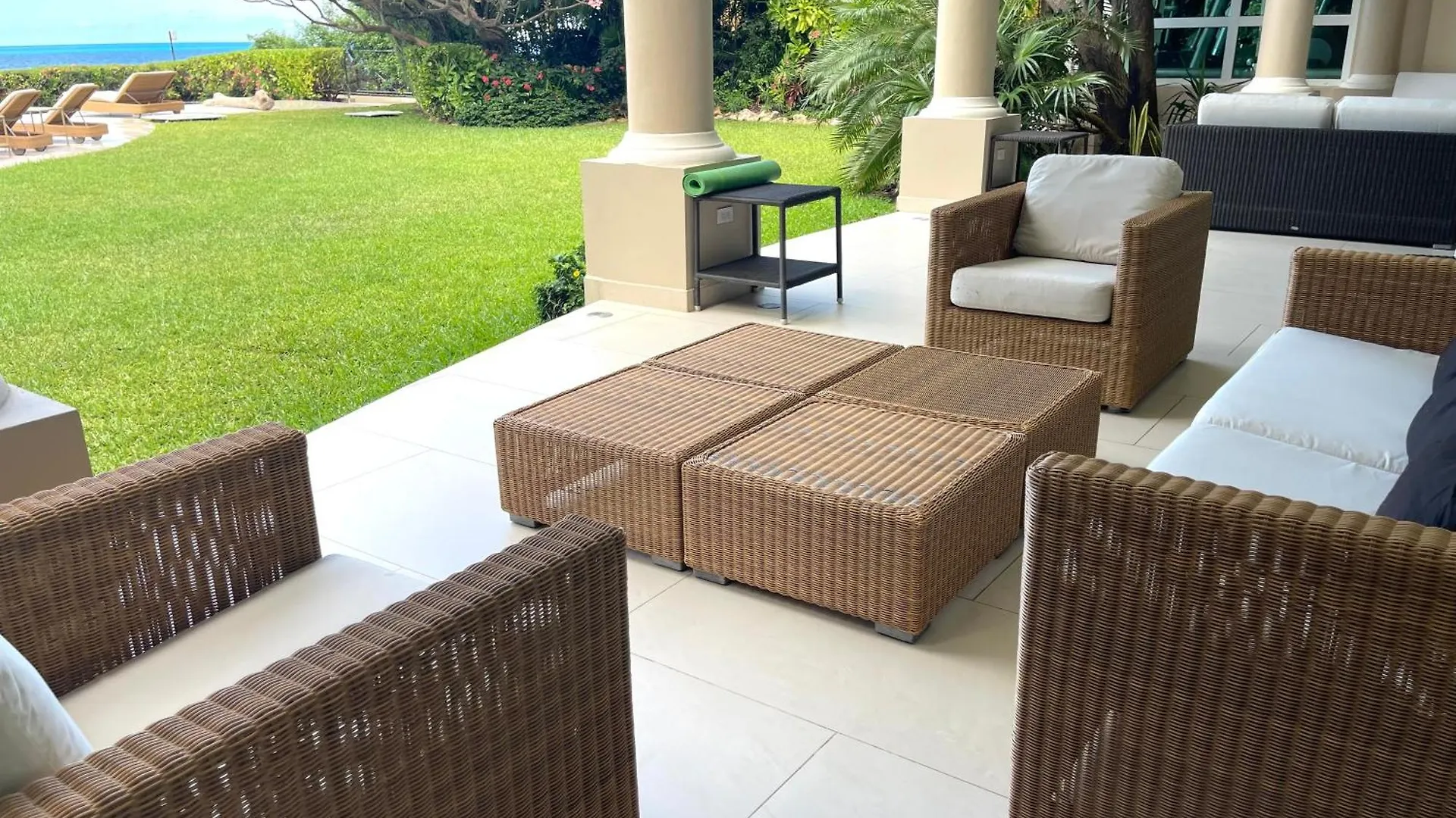 Exclusive Beachfront Luxury Villa, Private Gym, Personalized 5 Star-Service, Beach Direct Access Κανκούν