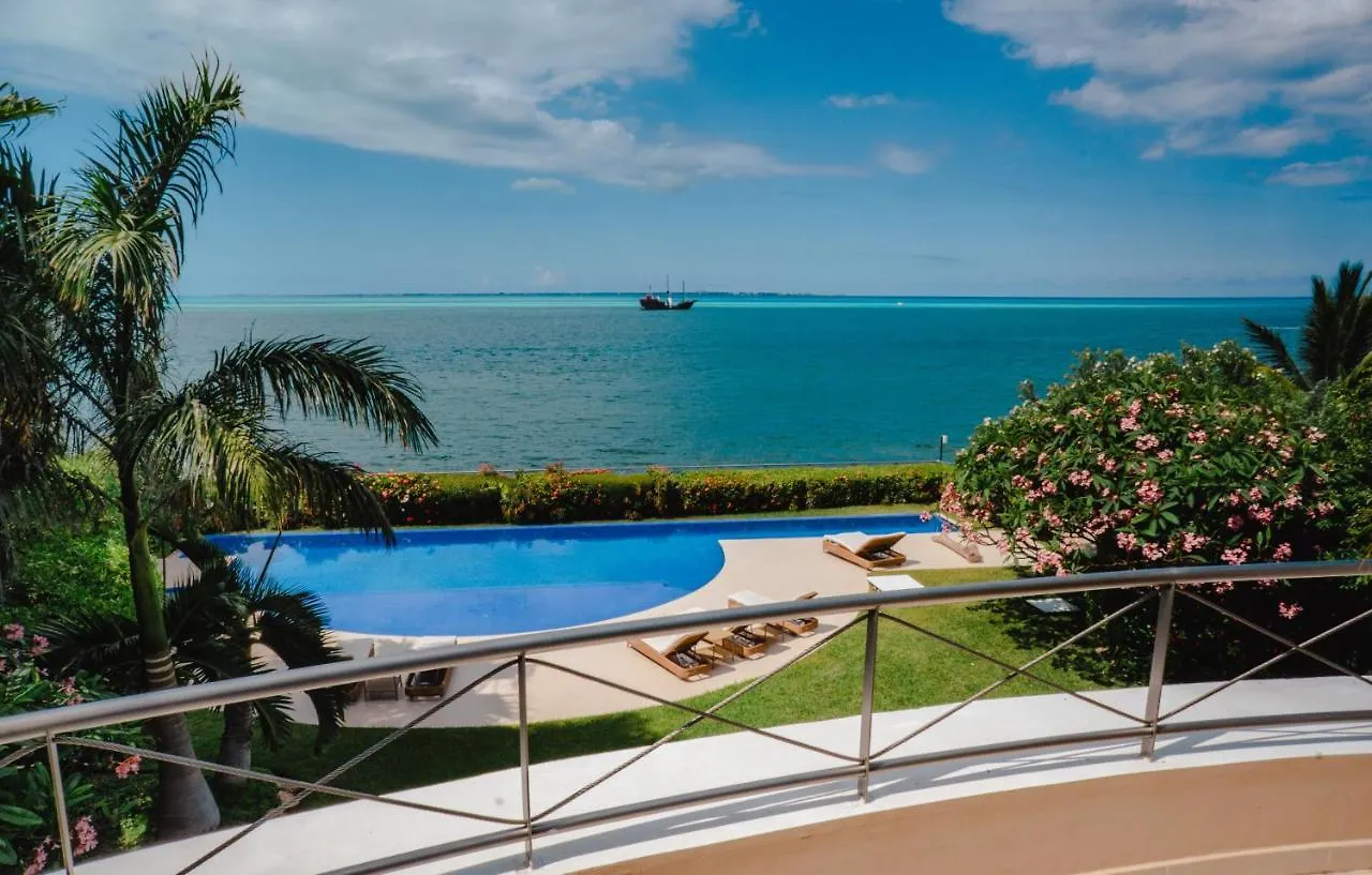 Exclusive Beachfront Luxury Villa, Private Gym, Personalized 5 Star-Service, Beach Direct Access Cancun Meksika