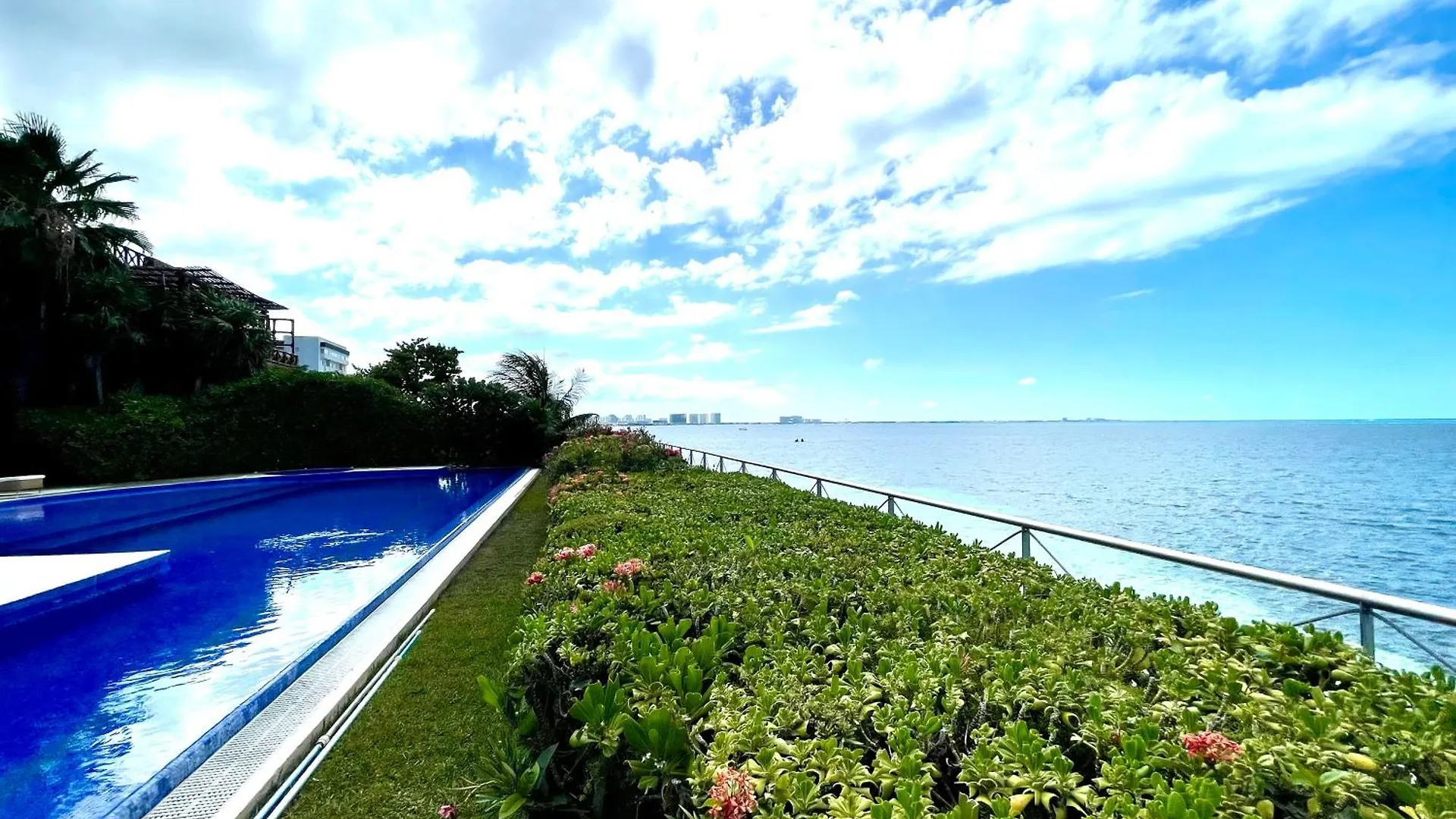Exclusive Beachfront Luxury Villa, Private Gym, Personalized 5 Star-Service, Beach Direct Access Cancun